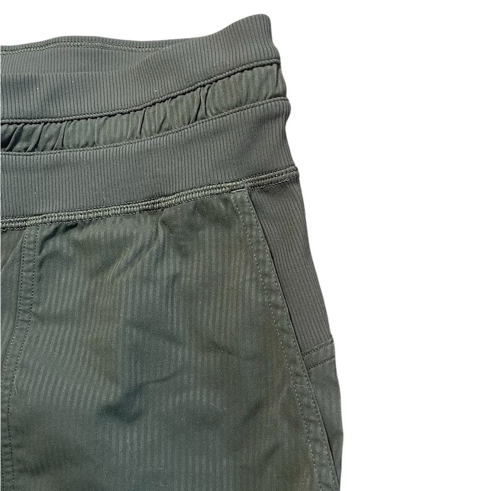 Lululemon Mid-rise Cropped Women's Olive Drawstring Pants - Picture 4 of 15